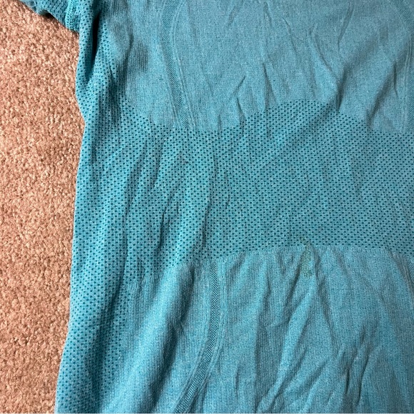 Lululemon Short Sleeve Lightweight Sport Active Wear Tee Crew Neck Size Small - Picture 3 of 7